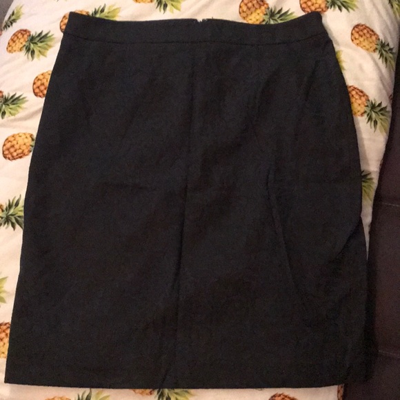 Black Apt 9 pencil skirt with lace pattern - Picture 1 of 3